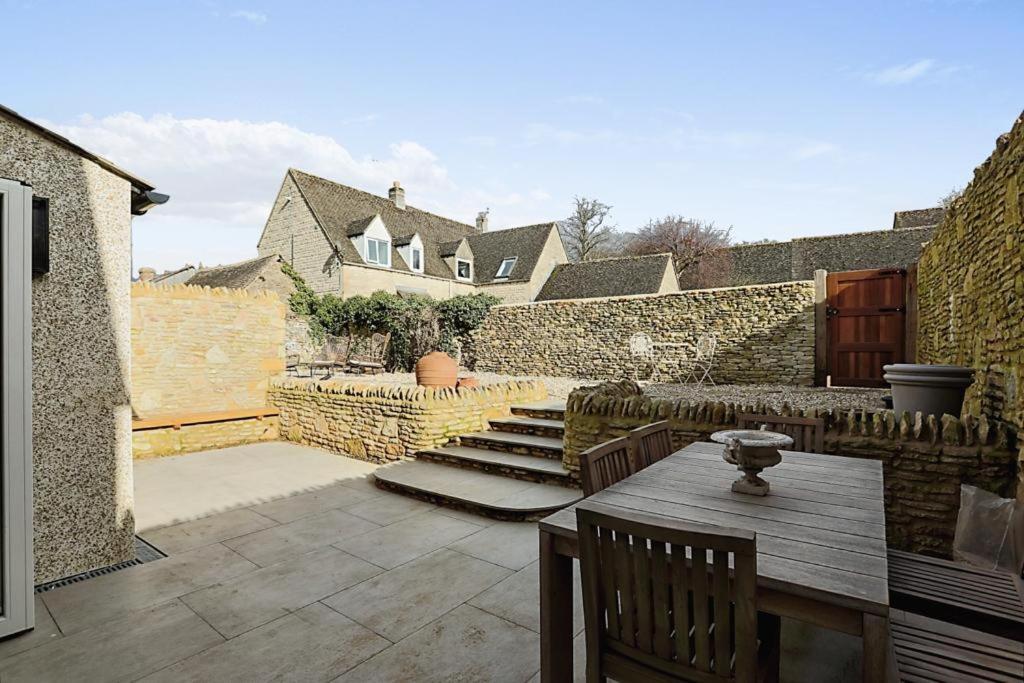 Luxury Cotswold Cottage With Hot Tub In Stow On The Wold! ภายนอก รูปภาพ